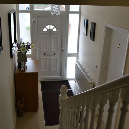 Annie'S Guest House Farnborough  Exterior photo