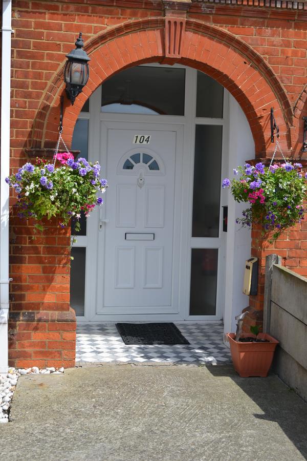 Annie'S Guest House Farnborough  Exterior photo